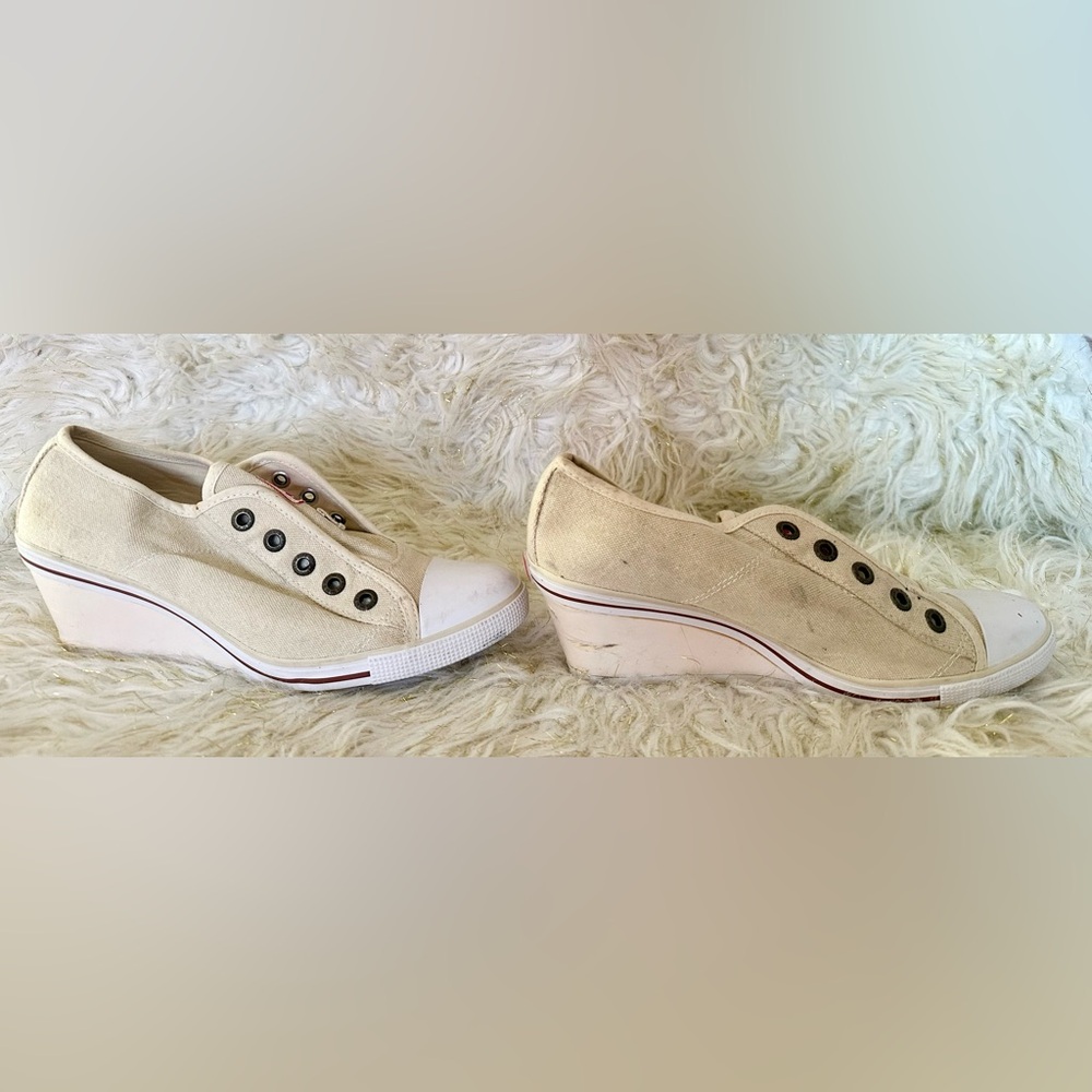 Nine West Canvas Wedge Sneakers Size 10 Beige Slip On Platform Casual Shoes